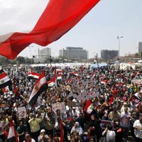 Kairas ielās uz demonstrācijām pulcējas Mursi atbalstītāji un pretinieki