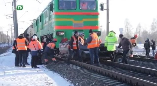 Vilciena un auto sadursme Ķegumā