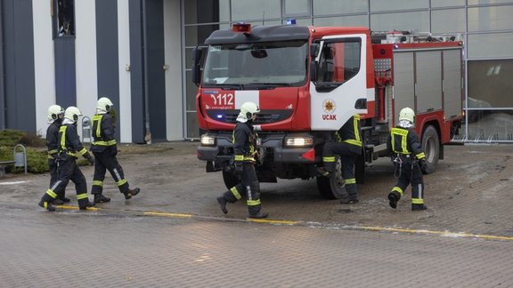 Ugunsdrošības un civilās aizsardzības koledža, VUGD, ugunsdzēsēji, ugunsgrēks, 112, Valsts ugunsdzēsības un glābšanas dienests, UCAK