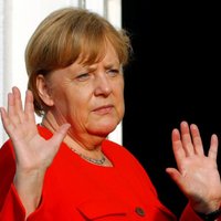 Francija un Vācija vienojušās eirozonas budžeta jautājumā, paziņo Merkele
