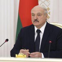 Varas atbalsta 'supermītiņš' Minskā nenotiks; Lukašenko pauž bažas par drošību