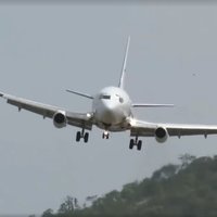 Посадку в одном из опаснейших аэропортов мира засняли на видео