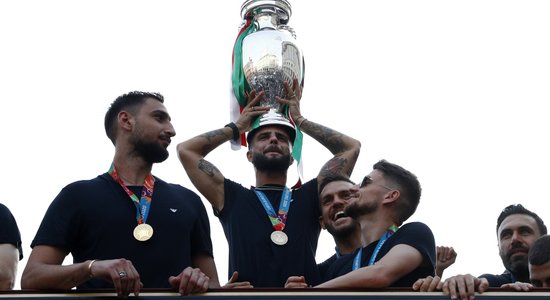 Itālijas futbolisti pēc uzvaras Eiropas čempionātā atgriežas mājās