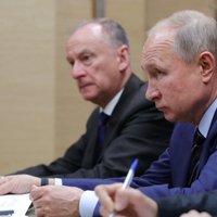 В Конституции РФ хотят закрепить пожизненную неприкосновенность Путина