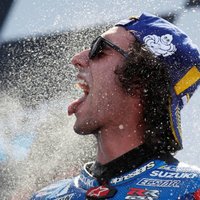 'MotoGP' motobraucējs Rins pagarina līgumu ar 'Suzuki'