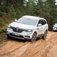 Foto: Žūrija vērtē 'Latvijas Gada auto 2018' pretendentus lielajā testa braucienā