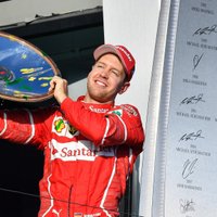 Феттель выиграл Гран-при Монако, у "Феррари" — победный дубль