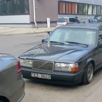 Video: Rīgā nofilmēts dīvains 'Volvo' ar skurstenīti