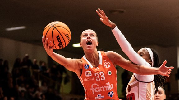 Kitija Laksa, Famila Basket Schio