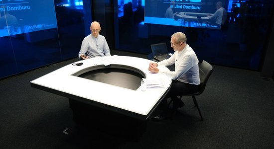 'Delfi TV ar Jāni Domburu' atbild veselības ministrs Daniels Pavļuts