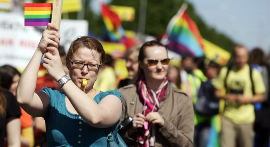 Eiropraids Rīgā notiks; 'Antiglobālistus' novirza aiz Vērmanes dārza žoga