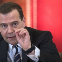 Медведев хочет сделать россиян "продуктовыми патриотами"