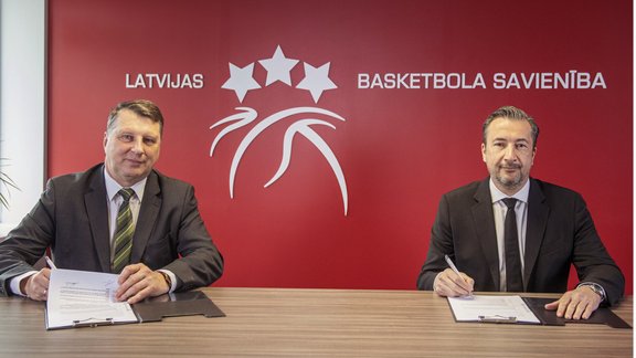 Raimonds Vējonis, Luka Banki