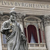 Vatikāns noliedz runas par Pasaules kausa 'divu pāvestu finālu'