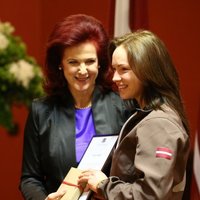 Фото: Аболтиня наградила латвийских олимпийцев грамотами