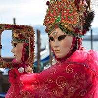 ФОТО: Карнавал в Венеции открылся "Полетом ангела"
