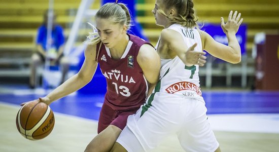 Latvijas U-20 basketbolistes EČ pusfinālā par devīto vietu pārspēj Lietuvas izlasi
