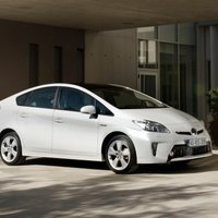 'Toyota' pasaulē atsauc vēl 2,4 miljonus hibrīdautomobiļu