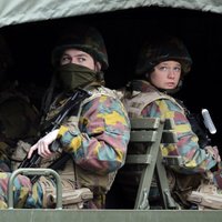 Briselē uz patrulēšanu civilos objektos nosūta vēl 300 karavīru