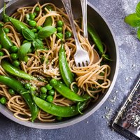 14 receptes, kas pierāda – spageti var pagatavot garšīgi arī bez kripatiņas gaļas