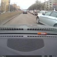 ВИДЕО: "Бессовестный водитель BMW чуть не вызвал аварию"