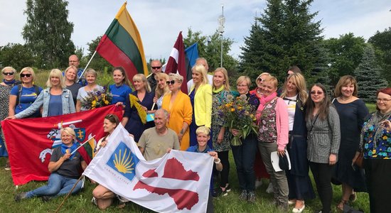 Foto: Latvija, Lietuva un Igaunija atklāj Santjago ceļa robežpunktu Valkā