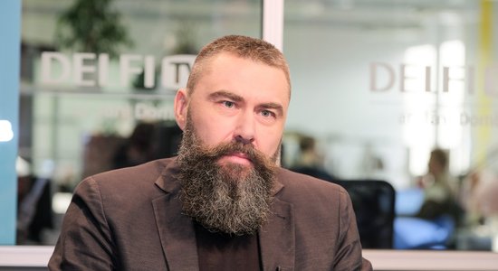 'Delfi TV ar Jāni Domburu' atbild Viesturs Kairišs. Sarunas teksts