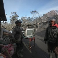 Indonēzijā 'pamodies' Sinabungas vulkāns; bojā gājuši septiņi cilvēki