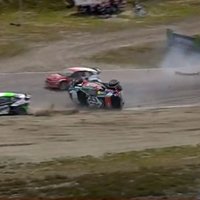 Video: Nitišs startā pēc kontakta ar Baumani un Timerzjanovu piedzīvo iespaidīgu avāriju
