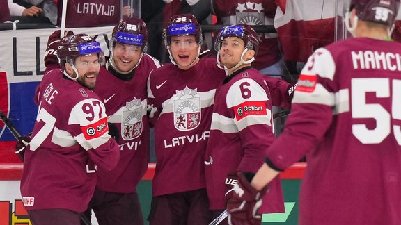 Latvijas hokejisti sper platu soli pretī pasaules čempionāta ceturtdaļfinālam