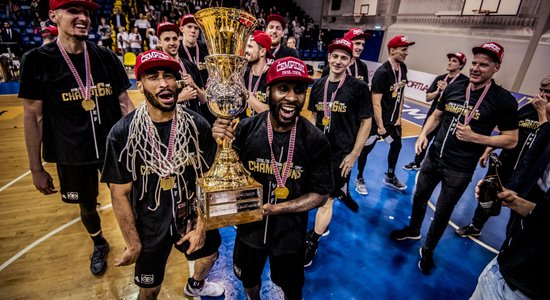 Foto: 'Vefiņš' svin sesto Latvijas Basketbola līgas titulu