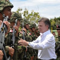 Kolumbijas prezidents atsauc delegāciju no miera sarunām ar FARC