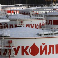 Ukraiņu droni veikuši triecienus "Lukoil" rūpnīcai Volgogradā; rūpnīcā izcēlies ugunsgrēks