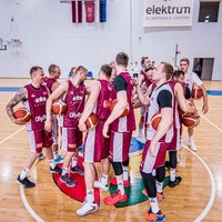 Foto: Latvijas izlases treniņā piedalās 12 basketbolisti