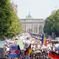 Полиция в Берлине распустила многотысячный митинг против Covid-ограничений перед его началом