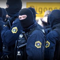 Serbijā vērienīgā pretkorupcijas operācijā aiztur 79 cilvēkus, tostarp bijušo ministru