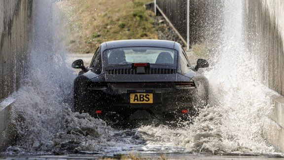 Jaunā 'Porsche 911' prototipa testi