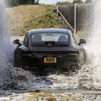 'Porsche' demonstrē jaunā '911' modeļa prototipa testēšanas programmu