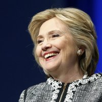 Klintone pieņem demokrātu nomināciju ASV prezidenta amatam