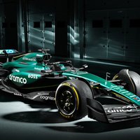 'Spēcīga evolūcija' – 'Aston Martin' prezentē jauno modeli F-1 sezonai