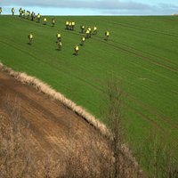 Foto: Poļi savā zemē meklē iespējamo Krievijas raķeti