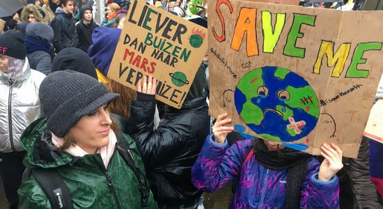 'Delfi' Briselē: kopā ar klimata aktīvisti Grētu streikotāji pieprasa reālu rīcību