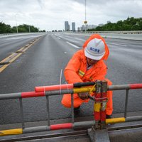 Ķīnas dienvidus skāris spēcīgs taifūns; evakuēti 400 000 cilvēku