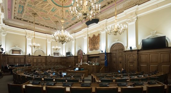 Uzklausot ministrus, Saeima atbalsta valdības rīkojumu par ārkārtējās situācijas izsludināšanu