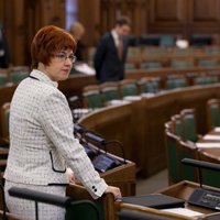 Saeimas komisija nevērtēs Dzintara izteikumus par 9.maiju; Cvetkova dusmīga