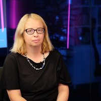 Кажока: госслужащие Латвии привыкли потакать прихотям политиков