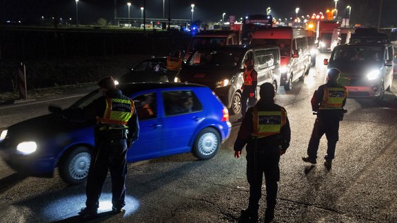 Rumāņu autokolonna uz Ungārijas robežas - 3