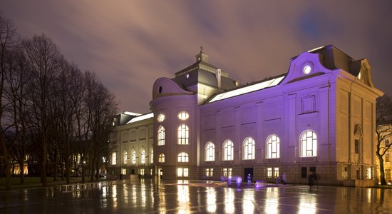 Sācis drupt jaunatvērtā mākslas muzeja skurstenis, vēsta TV3 ziņas