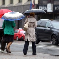 Sestdien Latvijā brīžiem līs un plosīsies vējš, svētdien laikapstākļi uzlabosies