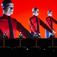 Rīgā ar 3D šovu uzstāsies elektroniskās mūzikas pionieri 'Kraftwerk'